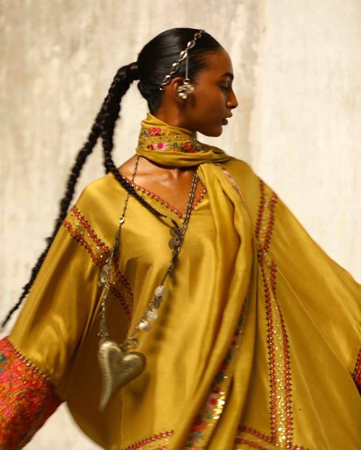 Styling Vintage Indian Pieces: A Modern Guide to Wearing Timeless Fashion